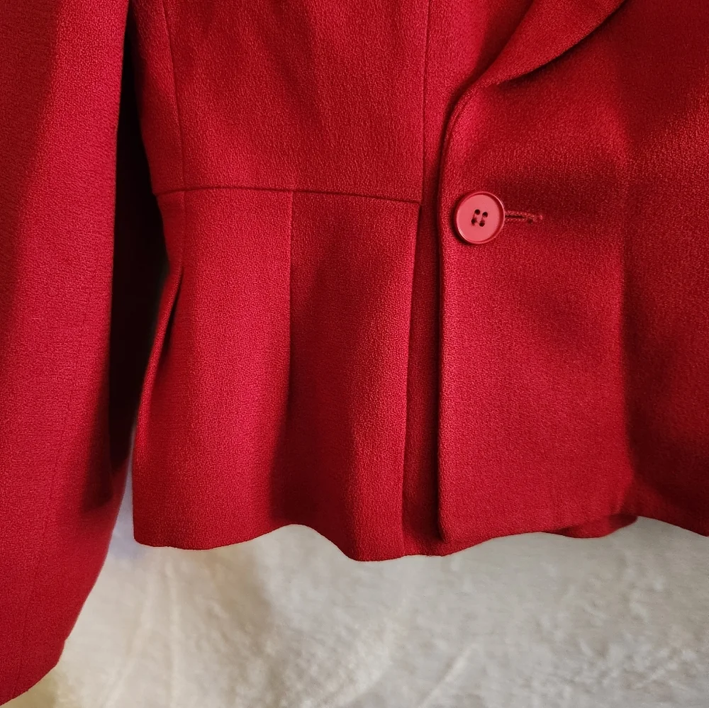 Christian Dior Red Fitted Wool Blazer with Tailored Silhouette Size 10